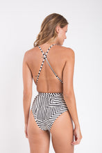 Laad de afbeelding in de Gallery-viewer, Model Back: Rio De Sol One-Piece Collage New Vegas