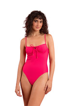 Laad de afbeelding in de Gallery-viewer, Model Front: Rio De Sol One-Piece Dots-Virtual-Pink Julia