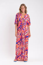 Laad de afbeelding in de Gallery-viewer, Model Front: Rio De Sol Maxi Dresses Funny Long Dress
