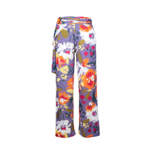 Laad de afbeelding in de Gallery-viewer, Product Front: Rio De Sol Beach Trousers Garden-Flower Pants Knot