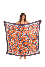 Laad de afbeelding in de Gallery-viewer, Model Front: Rio De Sol Pareo Leaves Canga