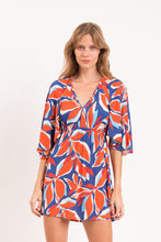 Laad de afbeelding in de Gallery-viewer, Model Front: Rio De Sol Mini Dress Leaves Mini Dress