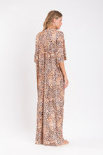 Laad de afbeelding in de Gallery-viewer, Model Back: Rio De Sol Maxi Dresses Leopard Long Dress