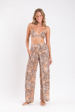 Laad de afbeelding in de Gallery-viewer, Gallery: Rio De Sol Beach Trousers Leopard Wide Pants