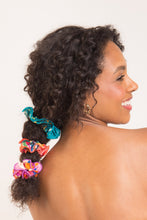 Laad de afbeelding in de Gallery-viewer, Image 02: Rio De Sol Hair Accessory Love-Trip Scrunchie
