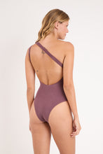 Laad de afbeelding in de Gallery-viewer, Model Back: Rio De Sol One-Piece Malibu-Ebano Sienna