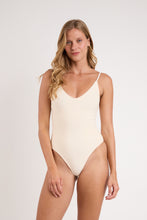 Laad de afbeelding in de Gallery-viewer, Model Front: Rio De Sol One-Piece Malibu-Natural Hype