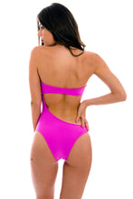 Laad de afbeelding in de Gallery-viewer, Model Back: Rio De Sol One-Piece Pink Body-Rio