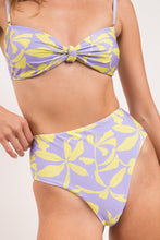 Laad de afbeelding in de Gallery-viewer, Image 11: Rio De Sol Set Set Glow Bandeau-Joy Hotpants