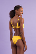 Laad de afbeelding in de Gallery-viewer, Image 11: Rio De Sol Set Set Malibu-Yellow Bandeau-Duo Essential