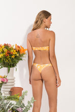 Laad de afbeelding in de Gallery-viewer, Model Back: Rio De Sol Set Set Sunny-Forest Bandeau-Reto Nice-Fio