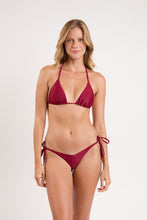 Laad de afbeelding in de Gallery-viewer, Model Front: Rio De Sol Set Set Touch-Carmim Tri-Inv Amora