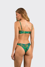 Laad de afbeelding in de Gallery-viewer, Model Back: Rio De Sol Set Set Wilds Bandeau-Reto Highleg