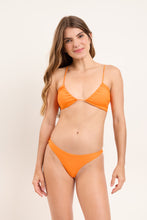 Laad de afbeelding in de Gallery-viewer, Model Front: Rio De Sol Top Top Bio-Laranjada Camille