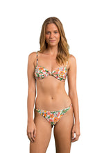 Laad de afbeelding in de Gallery-viewer, Model Front: Rio De Sol Top Top Boho Bandeau-Joy