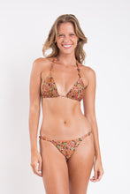 Laad de afbeelding in de Gallery-viewer, Model Front: Rio De Sol Top Top Bouquet Tri-Rev