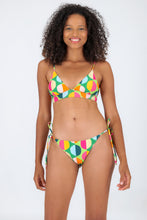 Laad de afbeelding in de Gallery-viewer, Model Front: Rio De Sol Top Top Garden-City Tri-Cos