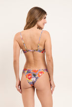 Laad de afbeelding in de Gallery-viewer, Model Back: Rio De Sol Top Top Garden-Flower Bandeau-Joy