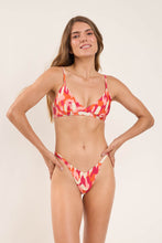 Laad de afbeelding in de Gallery-viewer, Model Front: Rio De Sol Top Top Mirage Paola