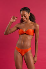 Laad de afbeelding in de Gallery-viewer, Image 12: Rio De Sol Top Top Paprica Bandeau-Joy