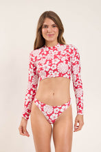 Laad de afbeelding in de Gallery-viewer, Model Front: Rio De Sol Top Top Pua-Hibiscus Reef