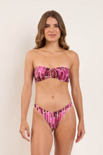 Laad de afbeelding in de Gallery-viewer, Model Front: Rio De Sol Top Top Shade Sara