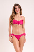 Laad de afbeelding in de Gallery-viewer, Model Front: Rio De Sol Top Top Shimmer-Olinda Corine