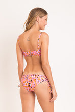 Laad de afbeelding in de Gallery-viewer, Model Back: Rio De Sol Top Top Sweet-Camo Bandeau-Reto