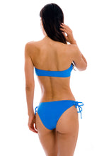 Laad de afbeelding in de Gallery-viewer, Model Back: Rio De Sol Top Top Uv-Enseada Bandeau-Reto