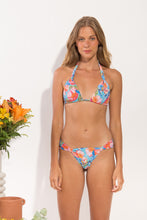 Laad de afbeelding in de Gallery-viewer, Model Front: Rio De Sol Top Top Zinnia Mel