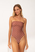 Laad de afbeelding in de Gallery-viewer, Model Front: Wednesday In Hawaii By Rio De Sol One-Piece Kiko-Coco Aloha