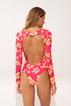 Laad de afbeelding in de Gallery-viewer, Model Back: Wednesday In Hawaii By Rio De Sol One-Piece Pua-Guava Surf