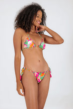 Laad de afbeelding in de Gallery-viewer, Model Front: Rio De Sol Bottom Bottom Green-Bloom Frufru-Fio
