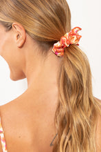 Laad de afbeelding in de Gallery-viewer, Image 03: Rio De Sol Hair Accessory Ditsy-Butter Scrunchie
