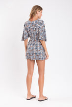 Laad de afbeelding in de Gallery-viewer, Model Back: Rio De Sol Mini Dress Ikat Mini Dress
