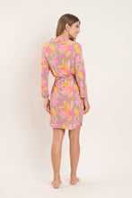 Laad de afbeelding in de Gallery-viewer, Model Back: Rio De Sol Shirtdress Lyla Chemise
