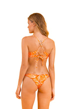 Laad de afbeelding in de Gallery-viewer, Model Back: Rio De Sol Top Top Trail-Orange Tank-Tie

