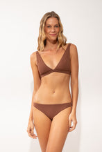 Laad de afbeelding in de Gallery-viewer, Model Front: Rio De Sol Bottom Bottom Sand-Cappuccino Leblon
