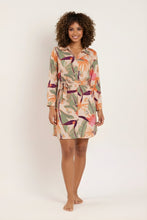 Laad de afbeelding in de Gallery-viewer, Model Front: Rio De Sol Shirtdress Oasis Chemise
