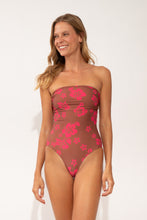 Laad de afbeelding in de Gallery-viewer, Model Front: Wednesday In Hawaii By Rio De Sol One-Piece Pua-Coco-Guava Aloha

