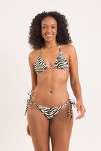 Laad de afbeelding in de Gallery-viewer, Model Front: Rio De Sol Top Top Wild-Black Tri-Inv
