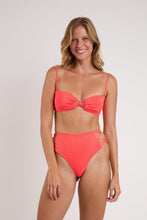 Laad de afbeelding in de Gallery-viewer, Model Front: Rio De Sol Set Set Malibu-Folia Bandeau-Iris Highwaist-Spin-Iris
