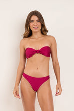 Laad de afbeelding in de Gallery-viewer, Model Front: Rio De Sol Set Set Shimmer-Desejo Bandeau-Joy Essential
