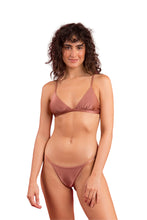 Laad de afbeelding in de Gallery-viewer, Model Front: Rio De Sol Top Top Shimmer-Copper Tri-Fixo
