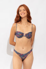 Laad de afbeelding in de Gallery-viewer, Model Front: Rio De Sol Top Top Coqueiro Zaya

