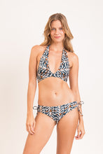 Laad de afbeelding in de Gallery-viewer, Model Front: Rio De Sol Top Top Ikat Kate
