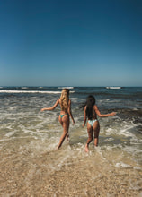 Laad de afbeelding in de Gallery-viewer, Image 09: Wednesday In Hawaii By Rio De Sol Bottom Bottom Valley Isla
