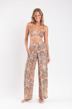 Laad de afbeelding in de Gallery-viewer, Gallery: Rio De Sol Beach Trousers Leopard Wide Pants

