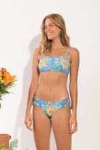 Laad de afbeelding in de Gallery-viewer, Model Front: Rio De Sol Top Top Treetop Bandeau-Reto

