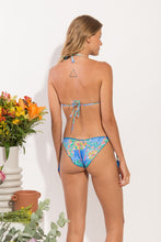 Laad de afbeelding in de Gallery-viewer, Model Back: Rio De Sol Bottom Bottom Treetop Frufru-Comfy
